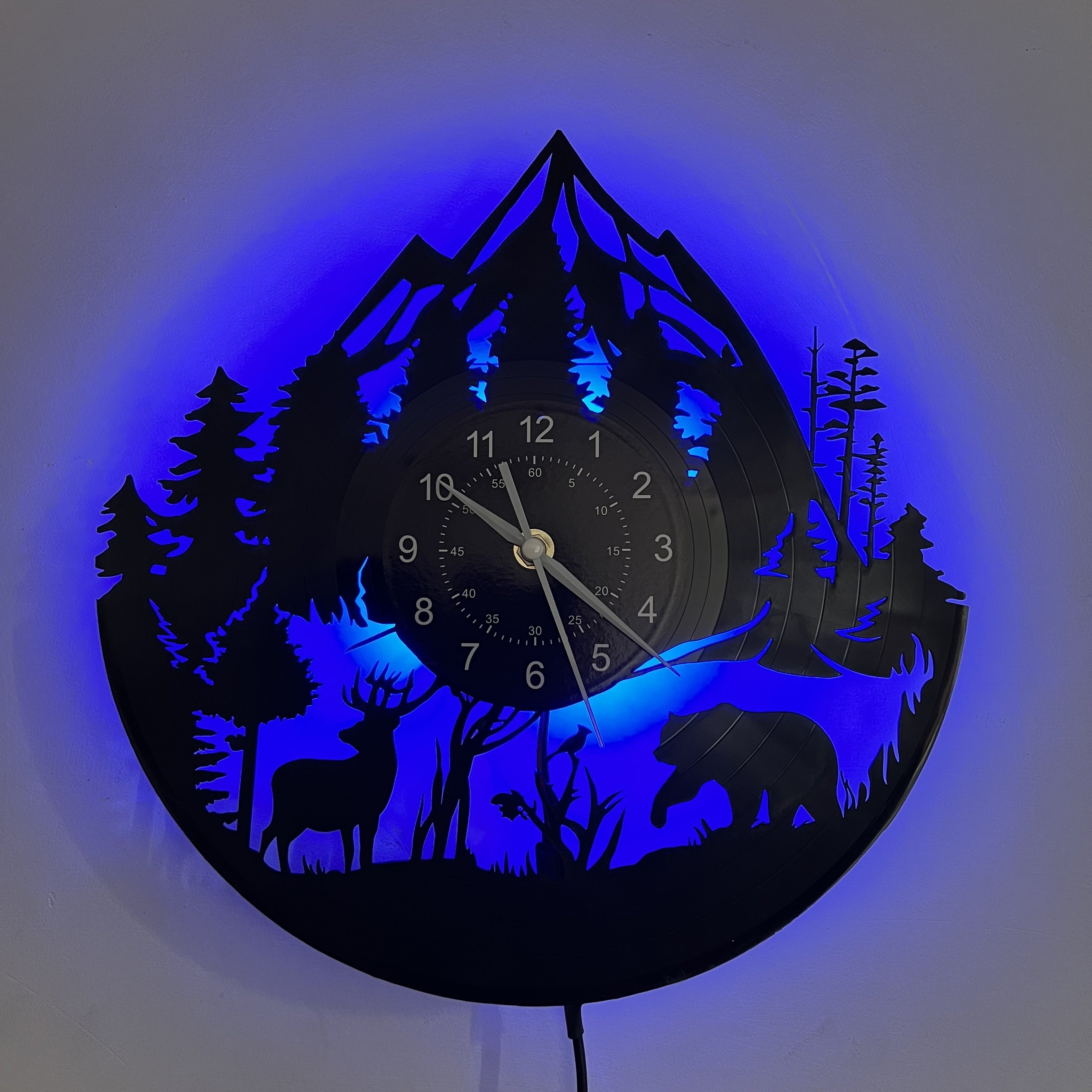 1pc Vinyl Record Wall Clock, Forest Wildlife Theme Wall Clock, Silent Clock, For Birthday, For Living Room Bedroom, Room Home Decor, Kitchen Office Decor, Mother's Day Spring School Season Graduation Gift