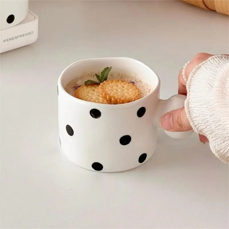 Hepburn black and white polka dot spherical irregular mug minimalist ceramic cup