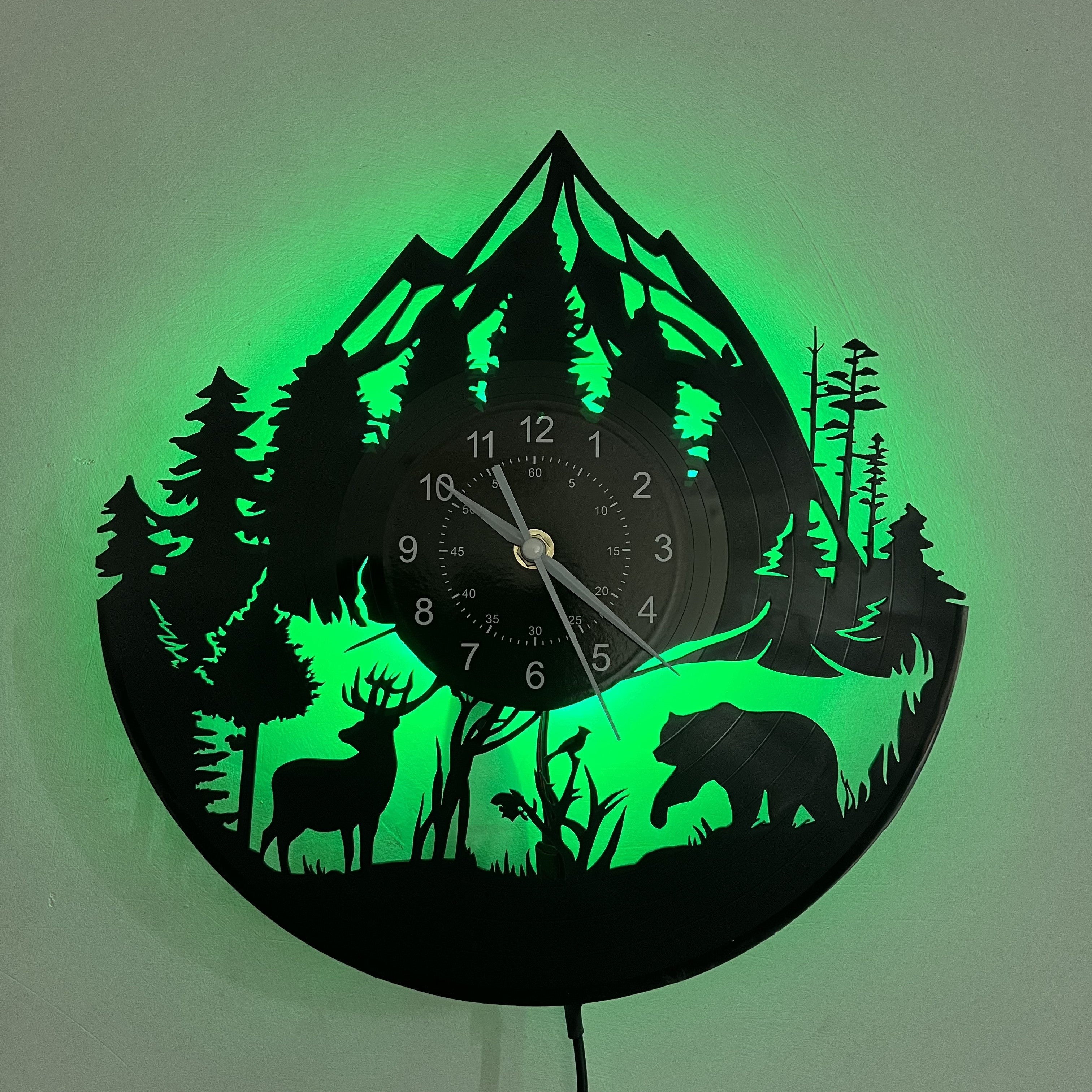 1pc Vinyl Record Wall Clock, Forest Wildlife Theme Wall Clock, Silent Clock, For Birthday, For Living Room Bedroom, Room Home Decor, Kitchen Office Decor, Mother's Day Spring School Season Graduation Gift
